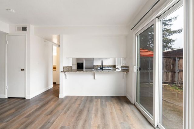 4044 Knoll Top Court Ct, Carmichael, CA 95608