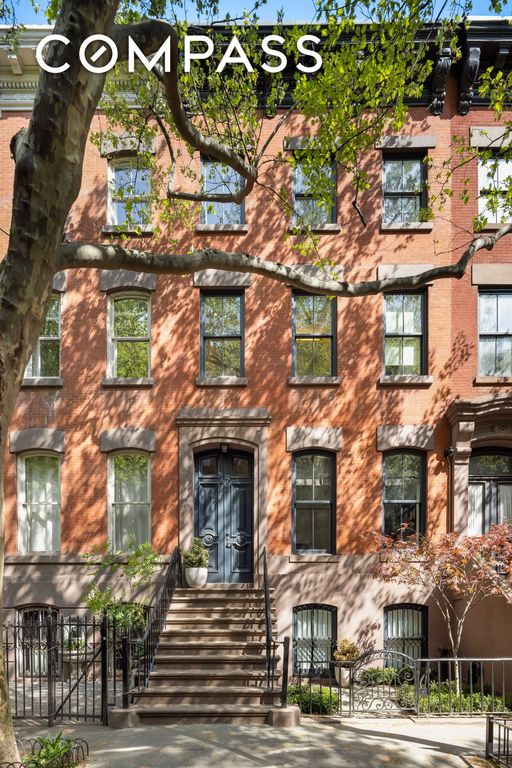 67 Charles Street, New York City, NY 10014