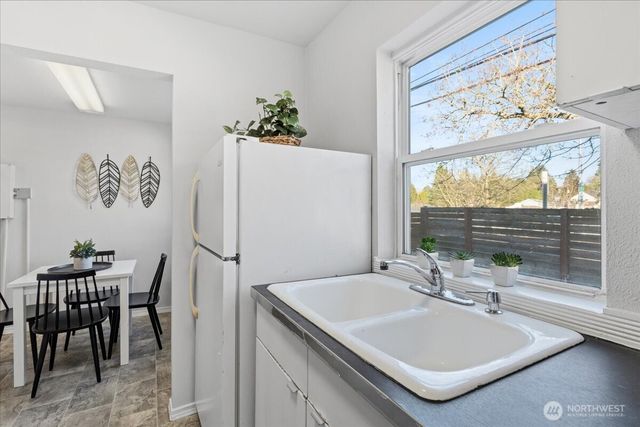 7359 16th Avenue SW, Seattle, WA 98106