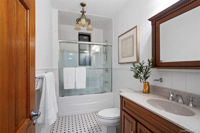 11021 73rd Road 5H, Forest Hills, NY 11375