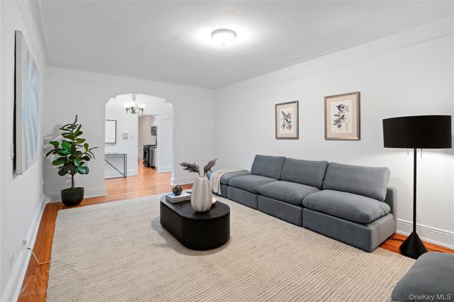 11021 73rd Road 5H, Forest Hills, NY 11375