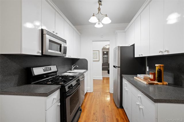 11021 73rd Road 5H, Forest Hills, NY 11375