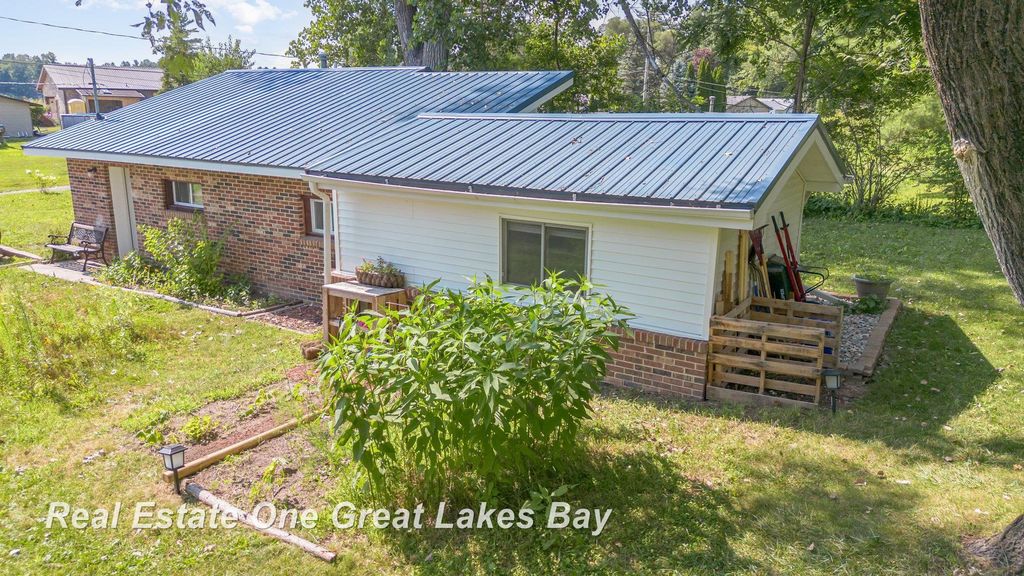 444 W Crawford Drive, Sanford, MI 48657