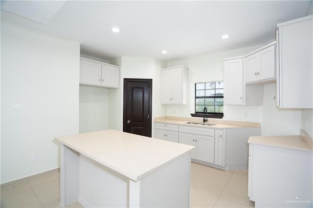 420 W Sycamore Avenue, Alton, TX 78573