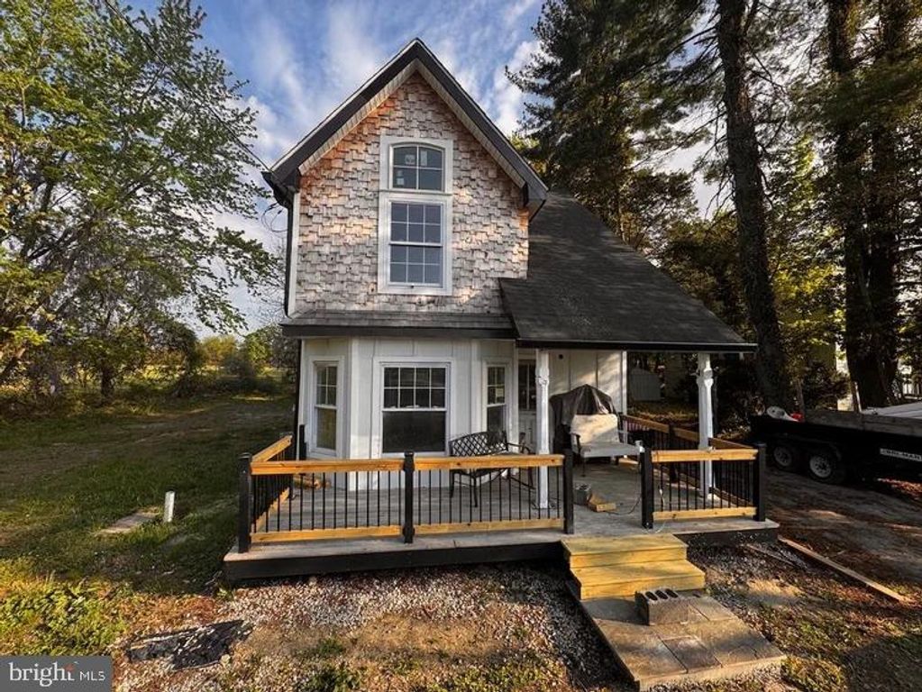 320 DAVISTOWN RD, Blackwood, NJ 08012