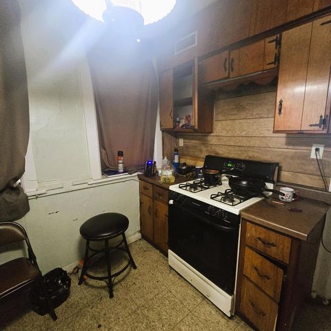 2335 S 7th STREET, Milwaukee, WI 53215