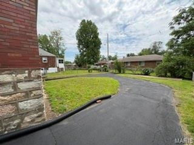 2146 Fairhaven Drive, Jennings, MO 63136