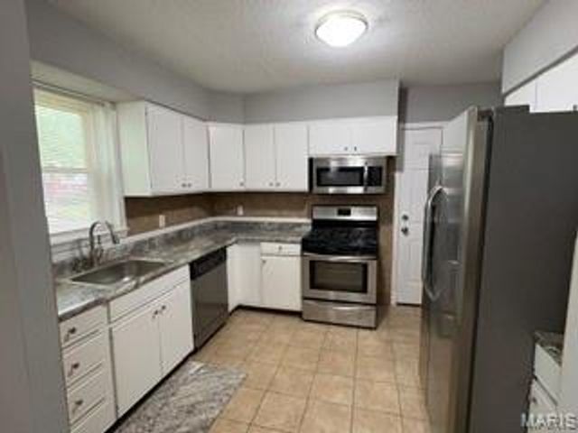 2146 Fairhaven Drive, Jennings, MO 63136
