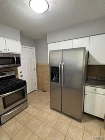2146 Fairhaven Drive, Jennings, MO 63136