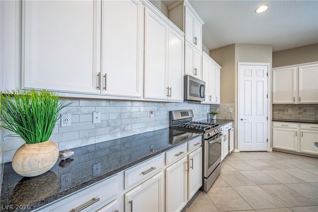 512 Heritage Bridge Avenue, Henderson, NV 89011