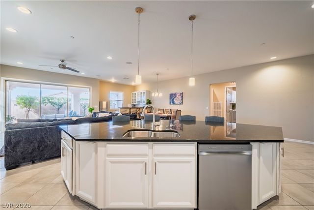 512 Heritage Bridge Avenue, Henderson, NV 89011