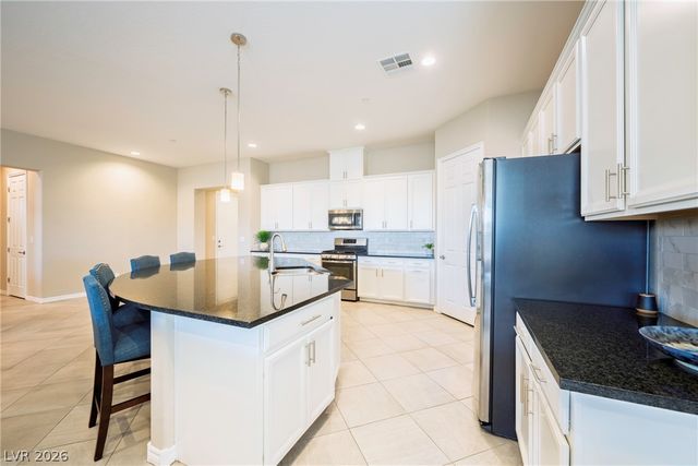 512 Heritage Bridge Avenue, Henderson, NV 89011