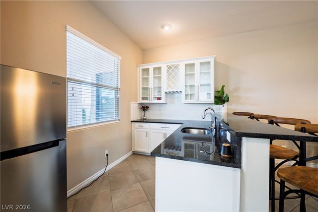 512 Heritage Bridge Avenue, Henderson, NV 89011