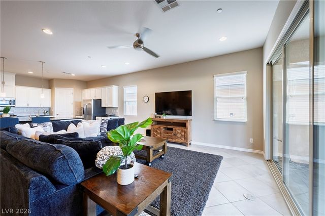 512 Heritage Bridge Avenue, Henderson, NV 89011