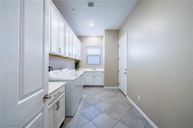 512 Heritage Bridge Avenue, Henderson, NV 89011