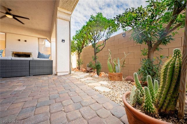 512 Heritage Bridge Avenue, Henderson, NV 89011