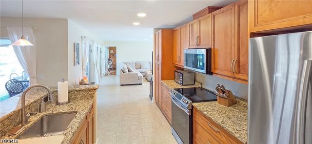2926 SE 11th PL, Cape Coral, FL 33904