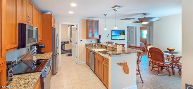 2926 SE 11th PL, Cape Coral, FL 33904