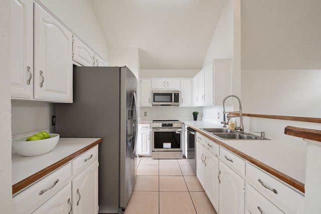 2907 Clairemont Lane, Euless, TX 76039