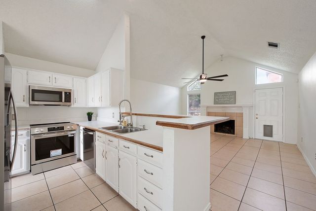 2907 Clairemont Lane, Euless, TX 76039