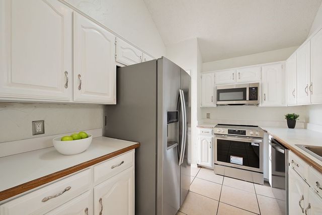 2907 Clairemont Lane, Euless, TX 76039