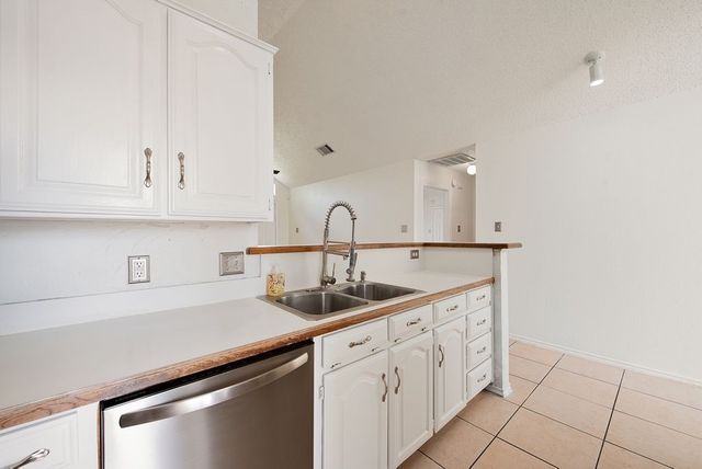 2907 Clairemont Lane, Euless, TX 76039