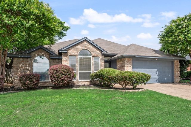 2907 Clairemont Lane, Euless, TX 76039