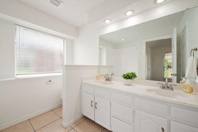 2907 Clairemont Lane, Euless, TX 76039