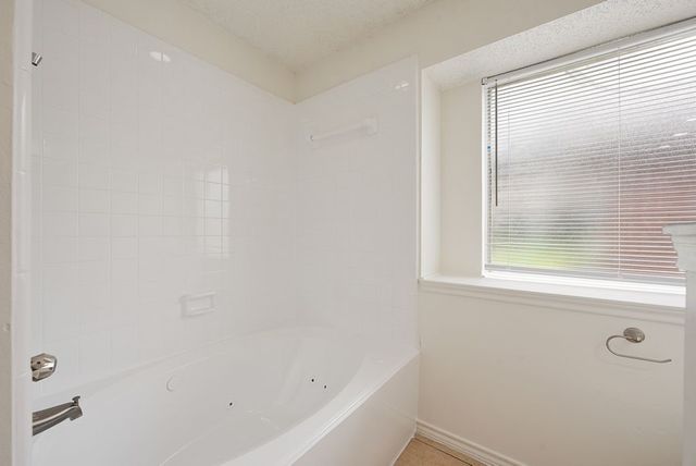 2907 Clairemont Lane, Euless, TX 76039