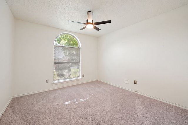 2907 Clairemont Lane, Euless, TX 76039