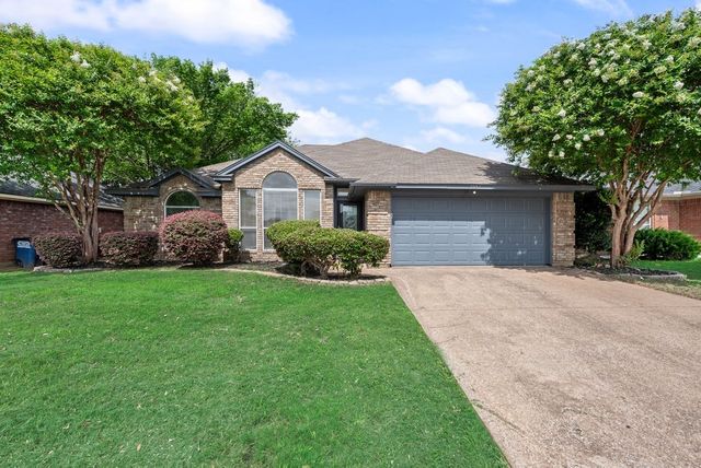 2907 Clairemont Lane, Euless, TX 76039