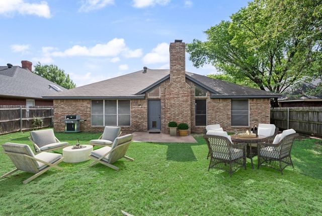 2907 Clairemont Lane, Euless, TX 76039
