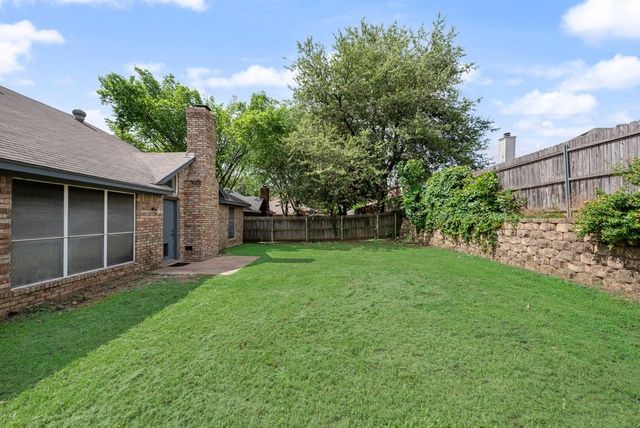 2907 Clairemont Lane, Euless, TX 76039
