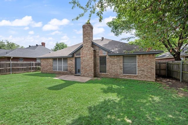 2907 Clairemont Lane, Euless, TX 76039