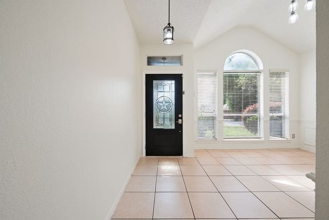 2907 Clairemont Lane, Euless, TX 76039