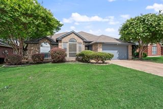 2907 Clairemont Lane, Euless, TX 76039
