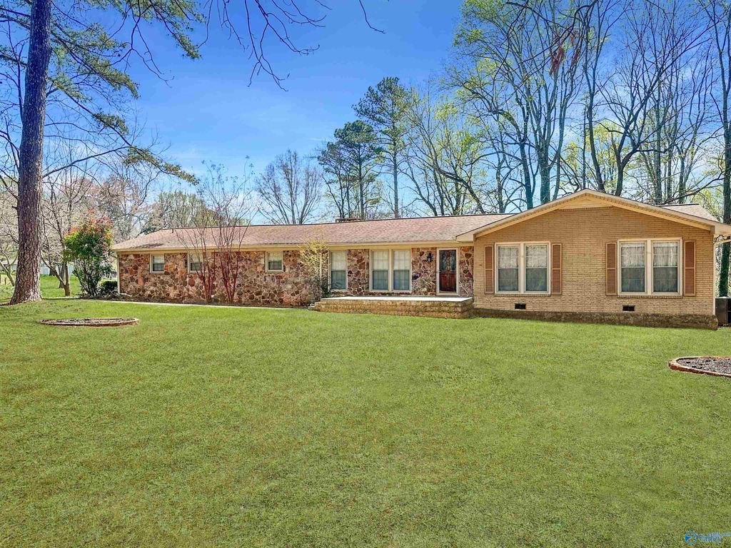 298 Meridianville Road, Meridianville, AL 35759