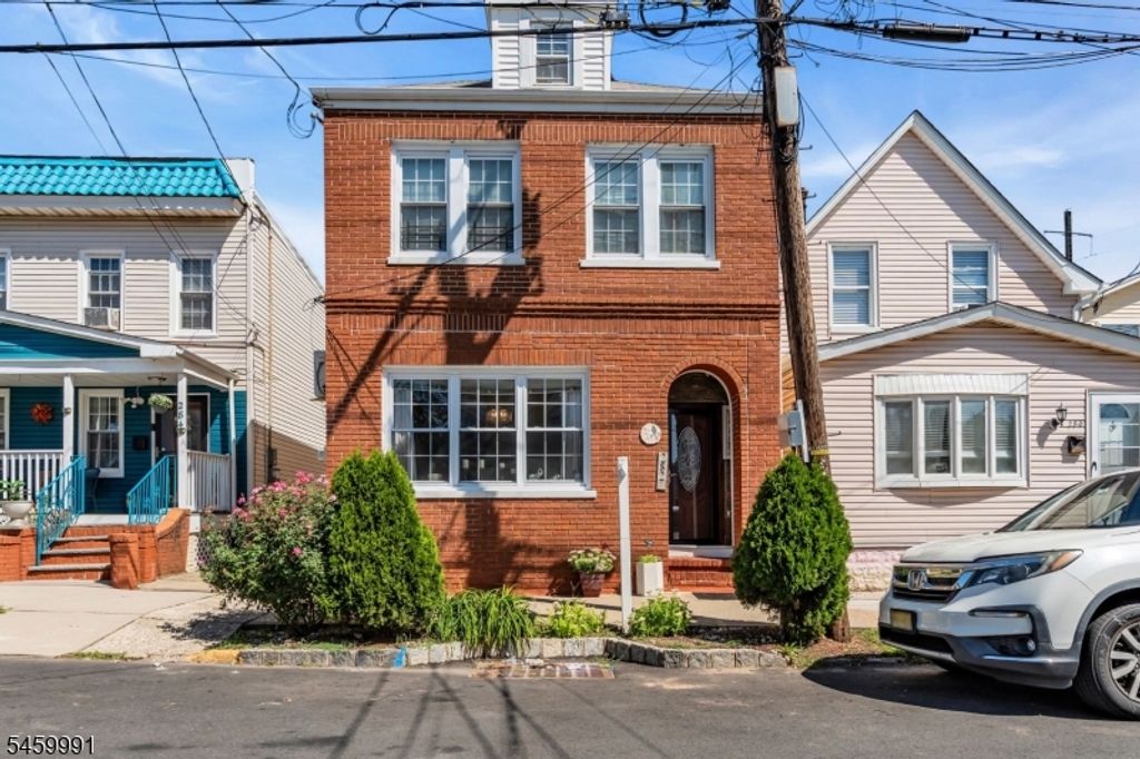282 Alpine St, Perth Amboy City, NJ 08861