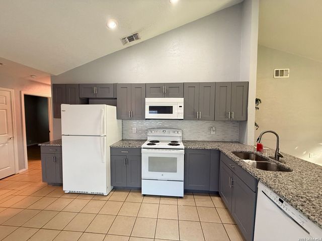 6318 LES HARRISON DR, San Antonio, TX 78250