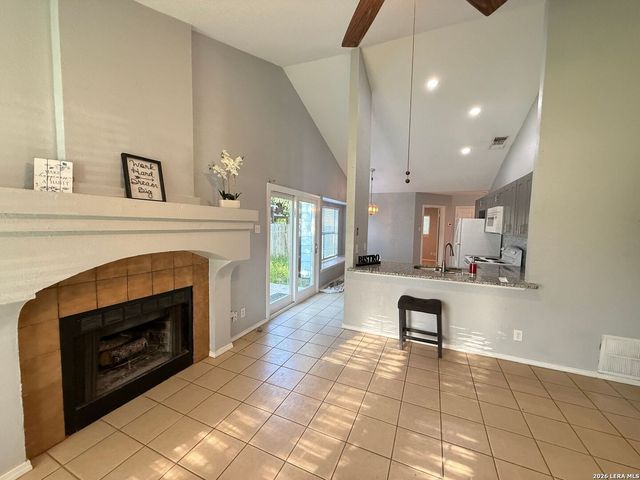 6318 LES HARRISON DR, San Antonio, TX 78250