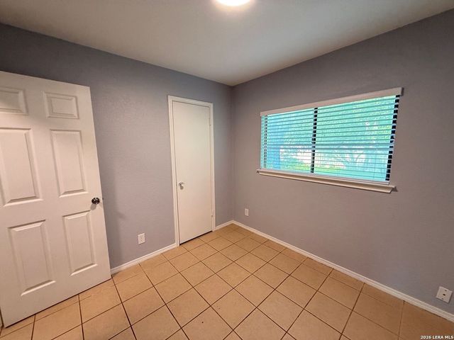 6318 LES HARRISON DR, San Antonio, TX 78250