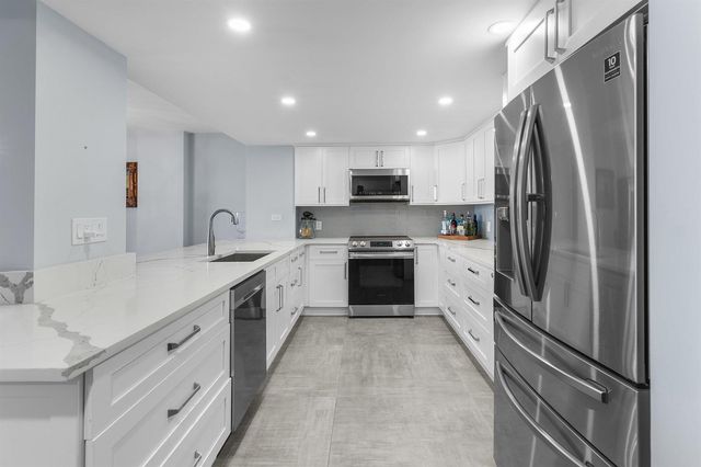 1150 Hillsboro Mile 905, Hillsboro Beach, FL 33062