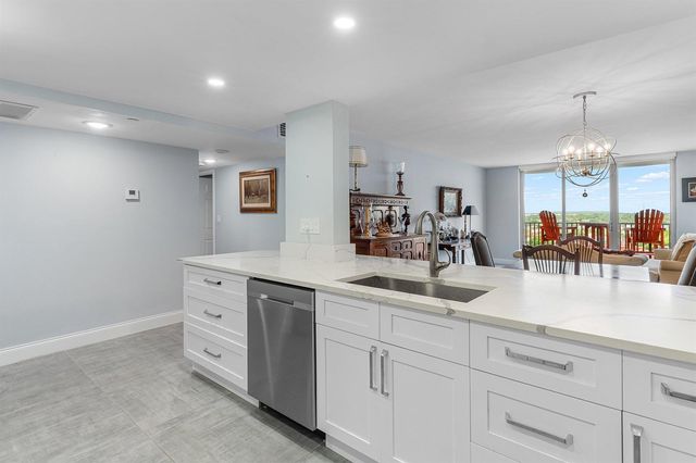 1150 Hillsboro Mile 905, Hillsboro Beach, FL 33062