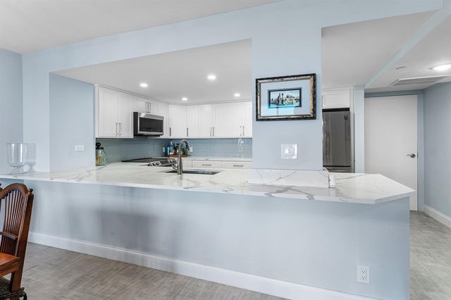 1150 Hillsboro Mile 905, Hillsboro Beach, FL 33062