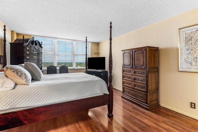 1150 Hillsboro Mile 905, Hillsboro Beach, FL 33062