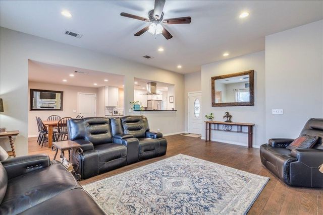 300 Dove Hollow DR, Kyle, TX 78640