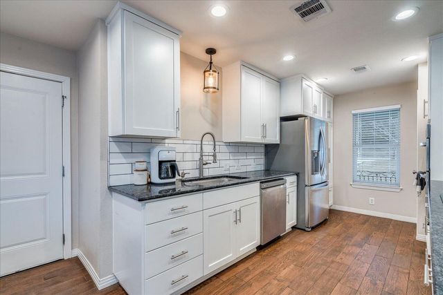 300 Dove Hollow DR, Kyle, TX 78640