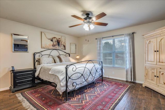 300 Dove Hollow DR, Kyle, TX 78640