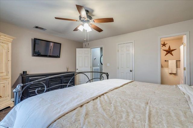 300 Dove Hollow DR, Kyle, TX 78640