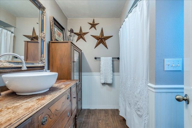 300 Dove Hollow DR, Kyle, TX 78640